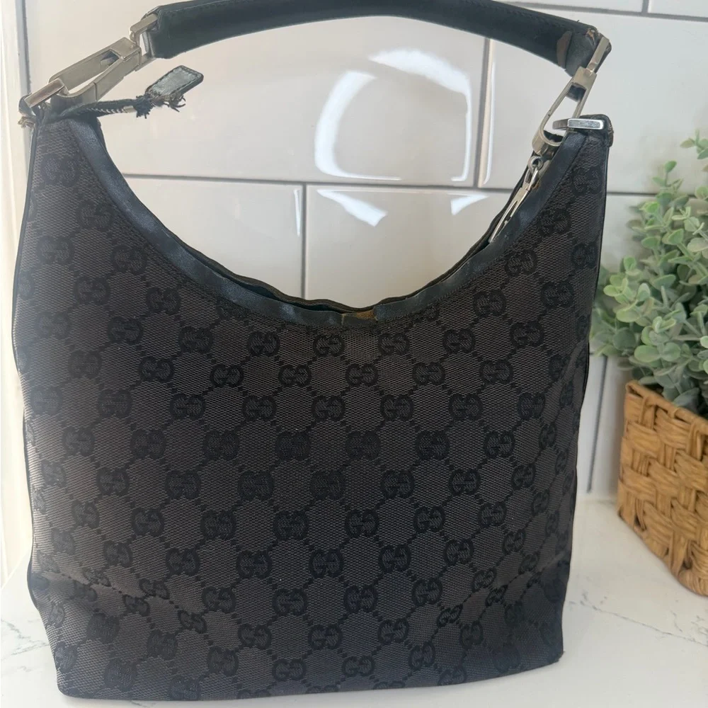 Authentic Gucci Black GG Canvas hobo Shoulder Bag - Picture 2 of 10
